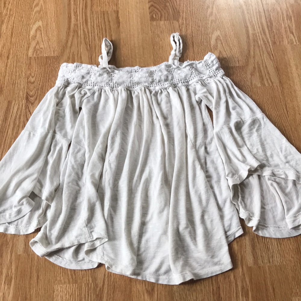 Off the shoulder Aeropostale flowy top